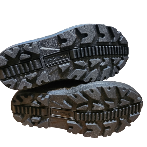 New without box Columbia Big Kid Snow boots - Picture 2 of 3